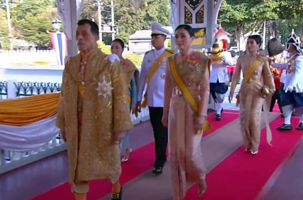 ปีติ ในหลวง-พระราชินี ประทับสุพรรณหงส์ เสด็จฯ เลียบพระนครทางชลมารค