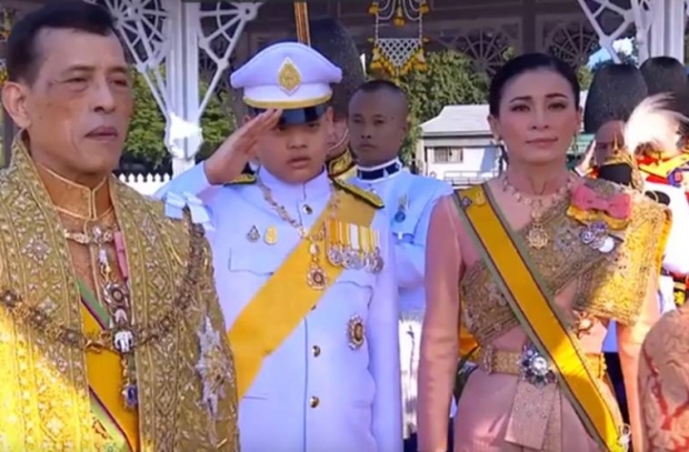 ปีติ ในหลวง-พระราชินี ประทับสุพรรณหงส์ เสด็จฯ เลียบพระนครทางชลมารค