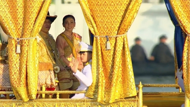 ปีติ ในหลวง-พระราชินี ประทับสุพรรณหงส์ เสด็จฯ เลียบพระนครทางชลมารค