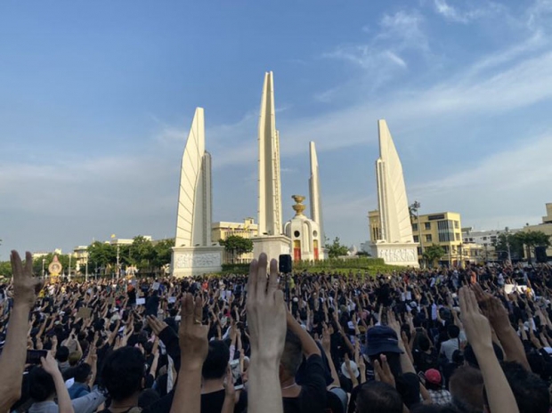 กลุ่มแพทย์-พยาบาล นับร้อยแถลงหนุน ประชาชนปลดแอก