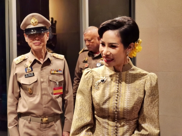 “เจ้าคุณพระสินีนาฏ” งดงามในชุดผ้าไหม เยี่ยมชมศูนย์ภูมิรักษ์ฯ จ.นครนายก