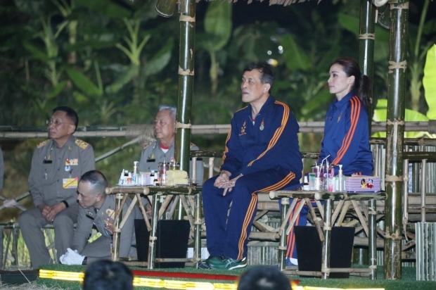 ‘ในหลวง’ พระราชทานสัมภาษณ์เยาวชนจิตอาสาครั้งแรกอย่างทรงเป็นกันเอง (อ่านฉบับเต็ม)