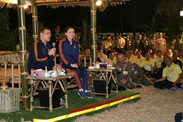 ‘ในหลวง’ พระราชทานสัมภาษณ์เยาวชนจิตอาสาครั้งแรกอย่างทรงเป็นกันเอง (อ่านฉบับเต็ม)