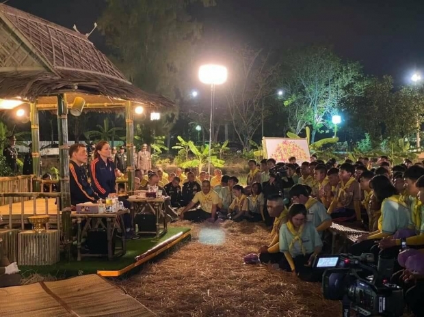 ‘ในหลวง’ พระราชทานสัมภาษณ์เยาวชนจิตอาสาครั้งแรกอย่างทรงเป็นกันเอง (อ่านฉบับเต็ม)