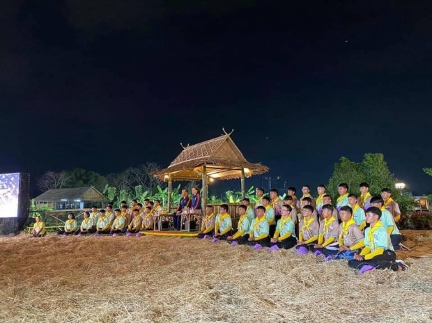 ‘ในหลวง’ พระราชทานสัมภาษณ์เยาวชนจิตอาสาครั้งแรกอย่างทรงเป็นกันเอง (อ่านฉบับเต็ม)