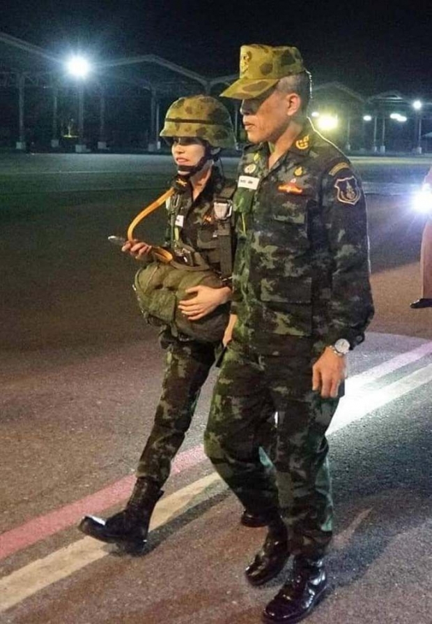 ประมวลภาพ ในหลวง-เจ้าคุณพระ ครั้งเสด็จฯทอดพระเนตรการฝึกยุทธวิธีทางทหาร