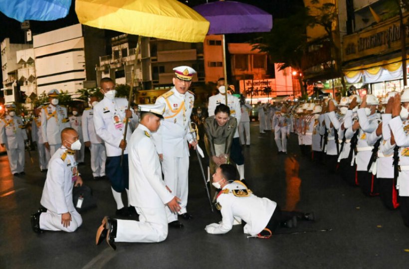 ประทับใจ เจ้าฟ้าพัชรกิติยาภาฯ ทรงกราบพระบาท ในหลวง ทรงสวมกอด เจ้าฟ้าทีปังกรฯ