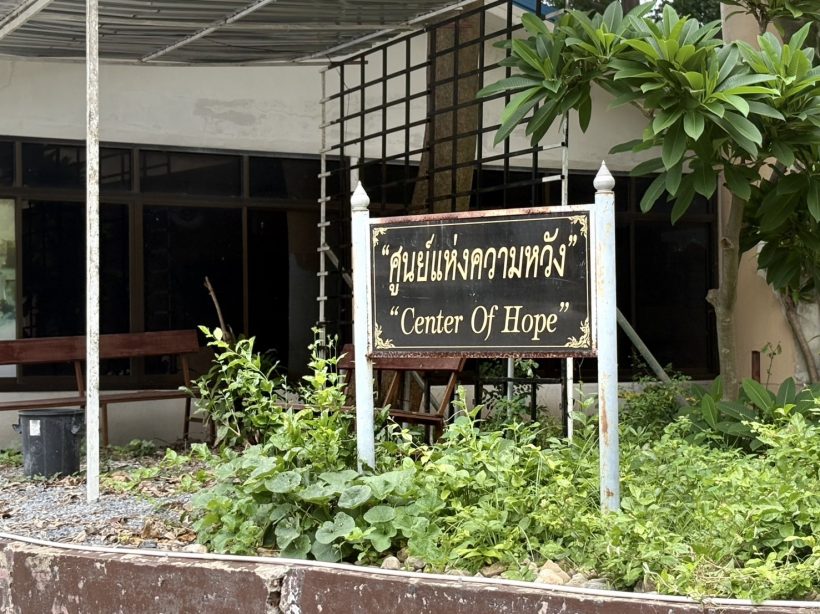 อึ้งอีก! ตึกร้างวัดพระบาทน้ำพุ พบถังออกซิเจนเกลื่อน