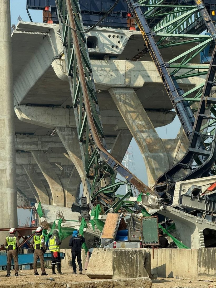 เปิดภาพความเสียหาย! พระราม 2 เครนถล่มอีกเเล้ว