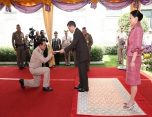 ในหลวง-พระราชินี พระราชทานอุปกรณ์การแพทย์ให้แก่ รพ.ต่างๆ