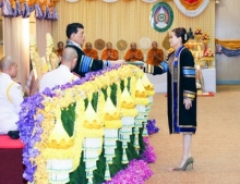 ในหลวง พระราชทานปริญญาบัตร แก่พระราชินี และผู้จบการศึกษา 