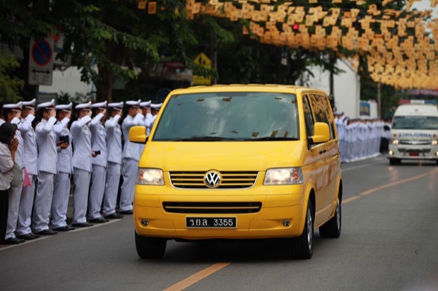 เคลื่อนพระศพพระสังฆราชถึงวัดบวรฯ