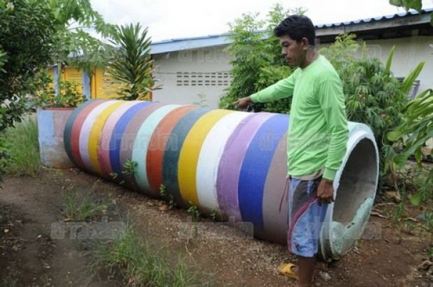 หนุ่มสุพรรณบุรีไอเดียเจ๋ง! ดัดแปลงวงท่อปูน เป็นอุโมงค์หลบพายุ