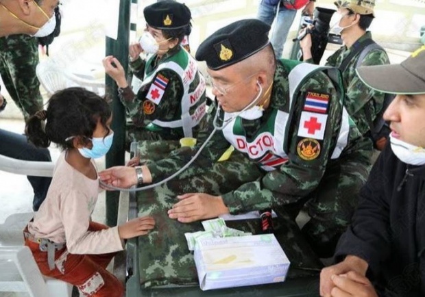 ชาวเนปาลเข้าคิวแน่นให้แพทย์ทหารไทยช่วยรักษา