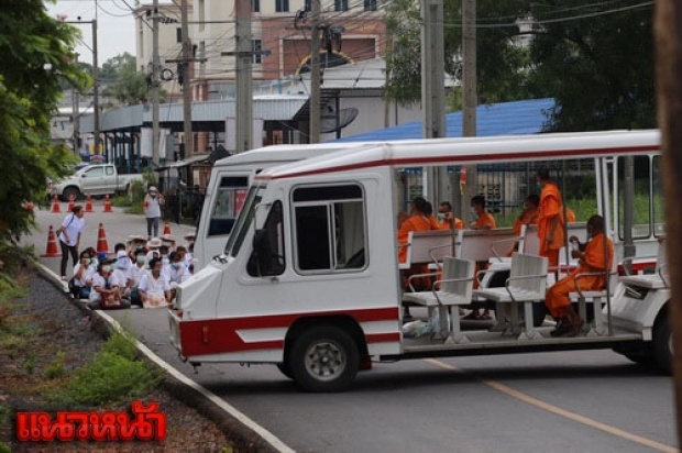 พระ-ศิษย์ธรรมกายพร้อมใจพรางหน้า ตั้งโล่มนุษย์ขวางจับธัมมชโย