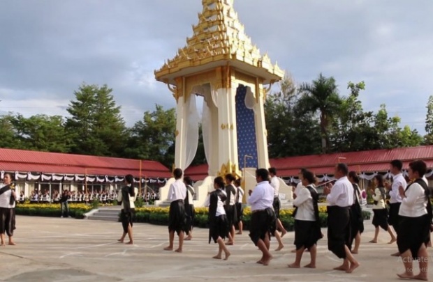 นรกกินกบาล!! ชาวขอนแก่น จัดซ้อมใหญ่รำถวายความอาลัยพ่อหลวง ร.9 แต่กลับเกิดเรื่องไม่งามเต็มๆ