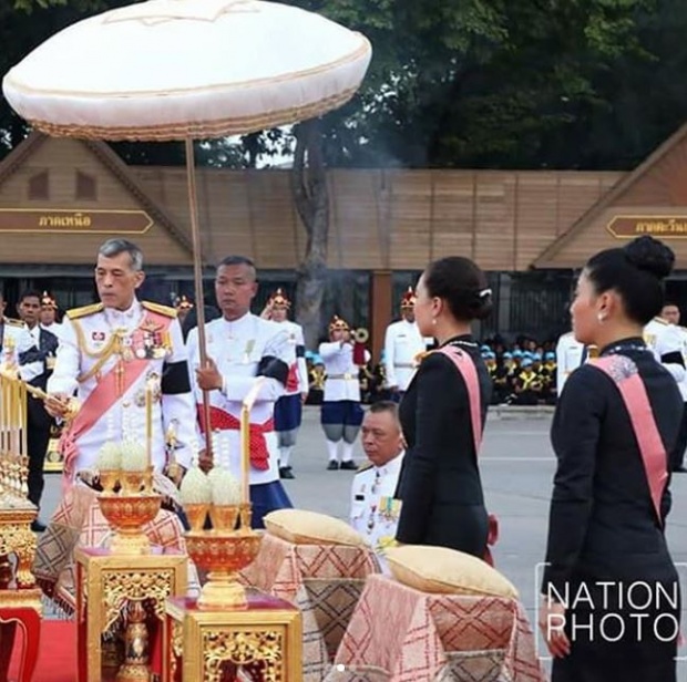 สมเด็จพระเจ้าอยู่หัว ทรงวางพวงมาลาถวายราชสักการะ ร.5 เนื่องในวันปิยมหาราช