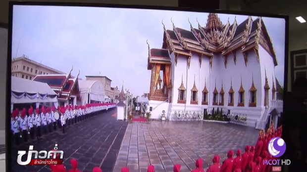 กลั้นน้ำตาทำหน้าที่ เบื้องหลังผู้บรรยายพระราชพิธี ปวดร้าวแต่ต้องคุมน้ำเสียง(คลิป)