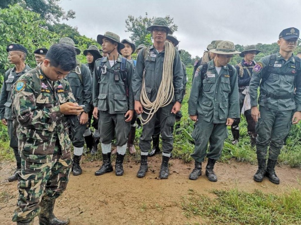 ส่งกำลังพลชุดโรยตัวบุกดอยผาหมี สำรวจโพรงหาทางเข้าช่วย 13 ชีวิตทีมหมูป่า ติดถ้ำหลวง