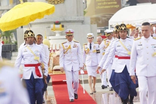 พสกนิกรไทยปีติ กับ พระฉายาลักษณ์ , พระราชประวัติ สมเด็จพระราชินีสุทิดา