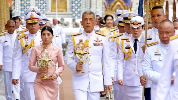 พสกนิกรไทยปีติ กับ พระฉายาลักษณ์ , พระราชประวัติ สมเด็จพระราชินีสุทิดา