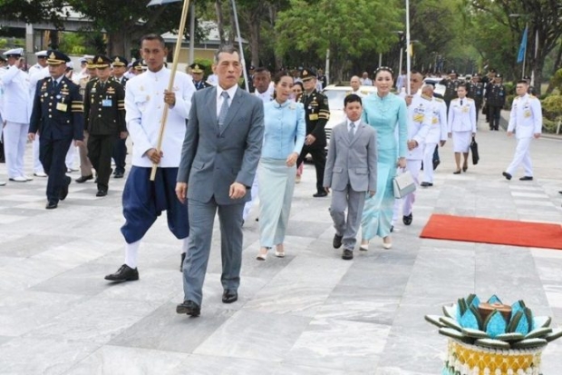 พสกนิกรไทยปีติ กับ พระฉายาลักษณ์ , พระราชประวัติ สมเด็จพระราชินีสุทิดา