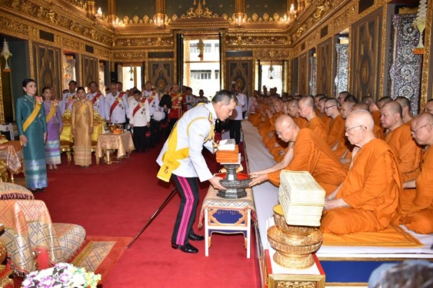 ในหลวง-พระราชินี ทรงบำเพ็ญพระราชกุศลถวายผ้าพระกฐิน วัดราชบพิธฯ