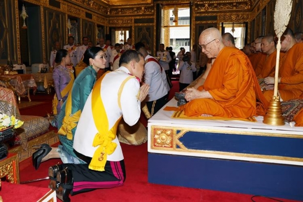 ในหลวง-พระราชินี ทรงบำเพ็ญพระราชกุศลถวายผ้าพระกฐิน วัดราชบพิธฯ