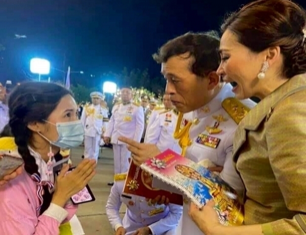 ปลื้มปิติ ในหลวง-พระราชินี ตรัสกับเด็กหญิงเขียนจม.ให้กำลัง เราอ่านทุกวัน