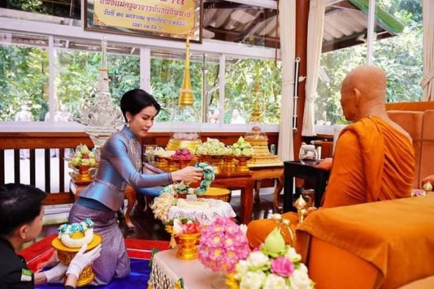 เจ้าคุณพระสินีนาฏ ถวายผ้าไตร-เครื่องสังฆทาน วัดป่าบ้านตาด