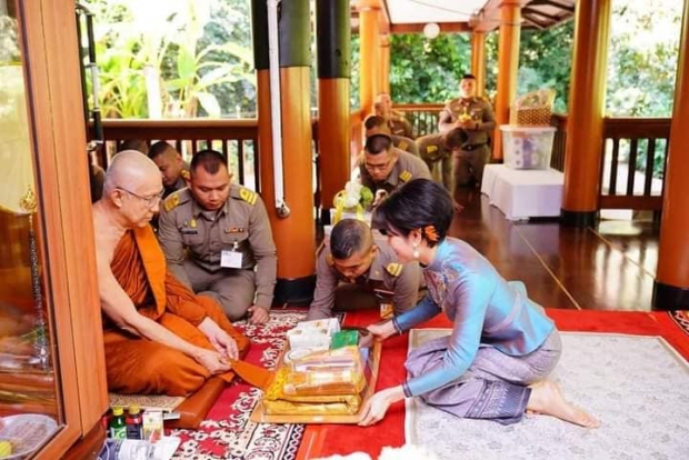 เจ้าคุณพระสินีนาฏ ถวายผ้าไตร-เครื่องสังฆทาน วัดป่าบ้านตาด