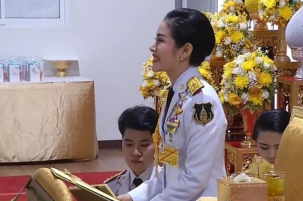 สง่างาม เจ้าคุณพระสินีนาฏ ในชุดข้าราชการในพระองค์ฝ่ายทหาร