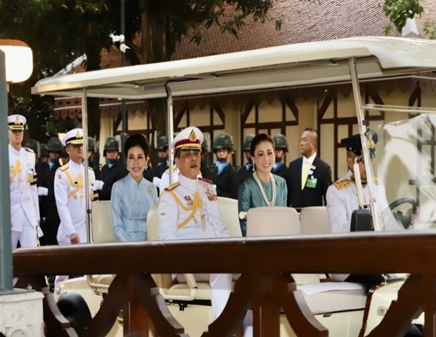 ในหลวง พระราชินี เสด็จฯเปิดวิทยาลัยพระภิกษุสามเณร เจ้าคุณพระสินีนาฏ โดยเสด็จ