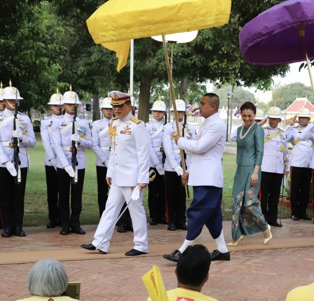 ในหลวง พระราชินี เสด็จฯเปิดวิทยาลัยพระภิกษุสามเณร เจ้าคุณพระสินีนาฏ โดยเสด็จ