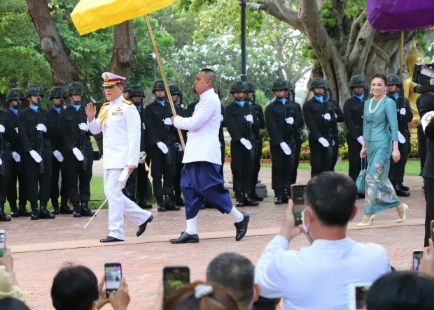 ในหลวง พระราชินี เสด็จฯเปิดวิทยาลัยพระภิกษุสามเณร เจ้าคุณพระสินีนาฏ โดยเสด็จ