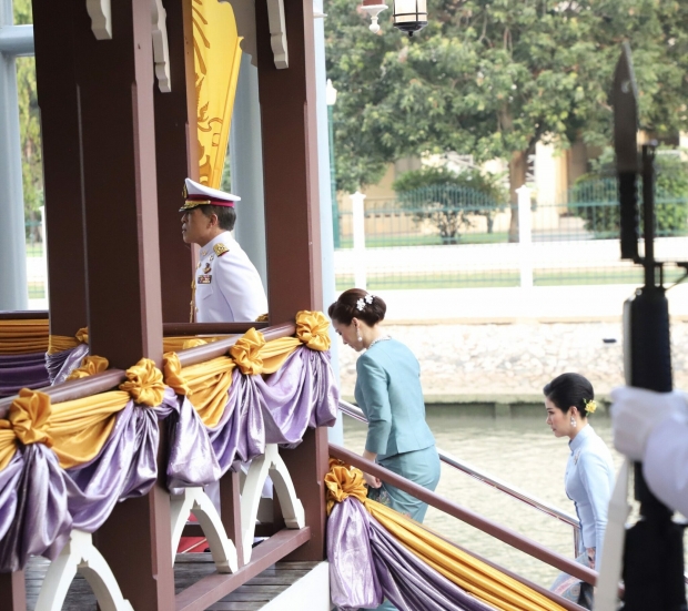 ในหลวง พระราชินี เสด็จฯเปิดวิทยาลัยพระภิกษุสามเณร เจ้าคุณพระสินีนาฏ โดยเสด็จ