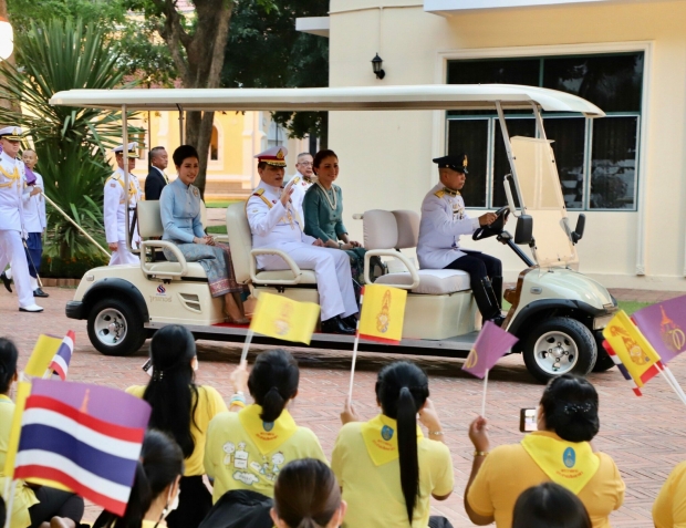 ในหลวง พระราชินี เสด็จฯเปิดวิทยาลัยพระภิกษุสามเณร เจ้าคุณพระสินีนาฏ โดยเสด็จ