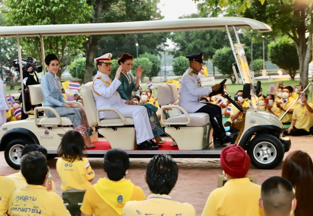 ในหลวง พระราชินี เสด็จฯเปิดวิทยาลัยพระภิกษุสามเณร เจ้าคุณพระสินีนาฏ โดยเสด็จ