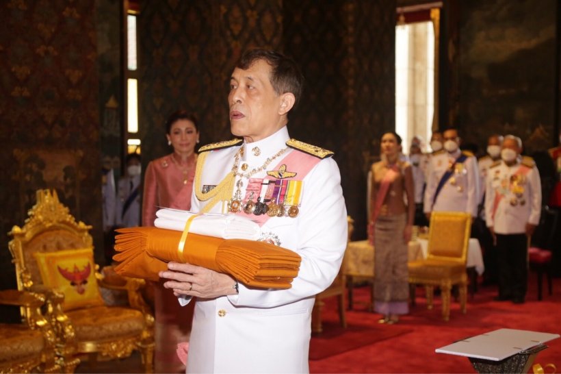 ในหลวง พระราชินี ทรงบำเพ็ญพระราชกุศลถวายผ้าพระกฐิน วัดบวรนิเวศวิหาร