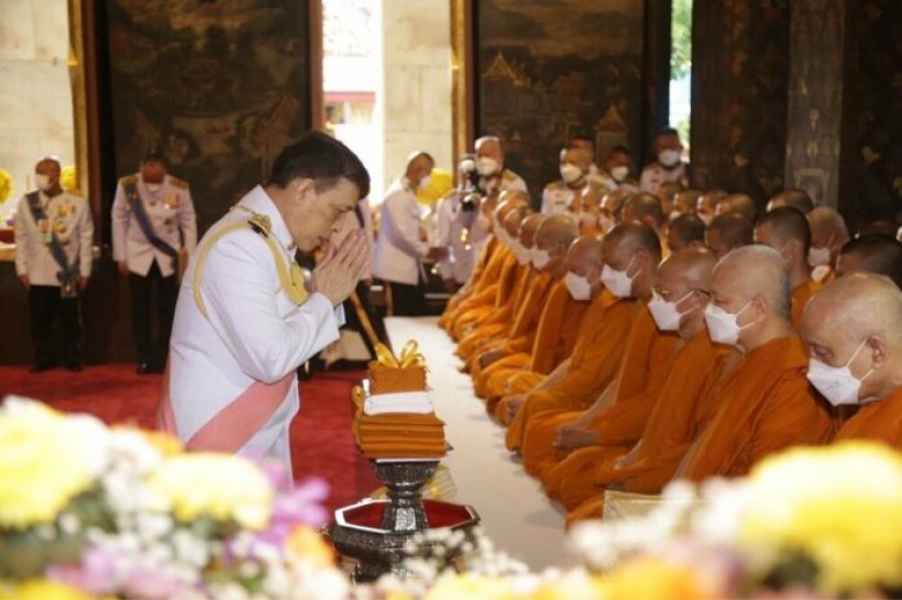 ในหลวง พระราชินี ทรงบำเพ็ญพระราชกุศลถวายผ้าพระกฐิน วัดบวรนิเวศวิหาร