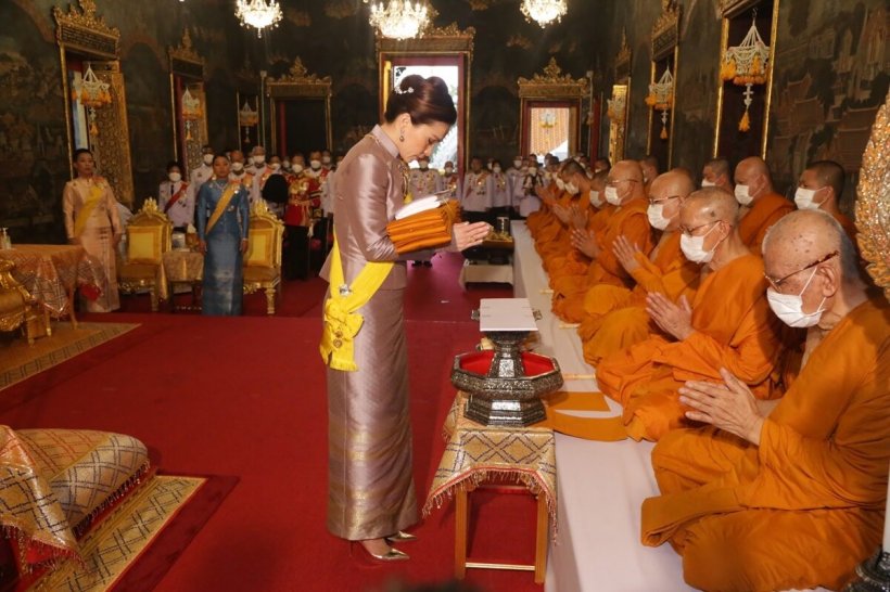 พระราชินี เสด็จฯแทนพระองค์ ถวายผ้าพระกฐิน วัดราชประดิษฐฯ