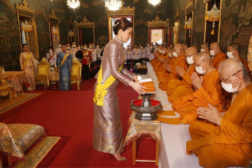 พระราชินี เสด็จฯแทนพระองค์ ถวายผ้าพระกฐิน วัดราชประดิษฐฯ