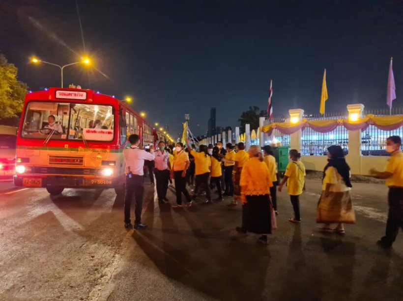 ‘ในหลวง-พระราชินี’ ทรงเปิดพระบรมราชานุสาวรีย์ ร.9