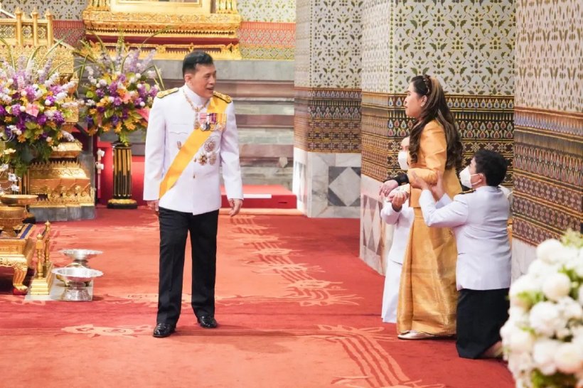 ประมวลภาพ ในหลวง-พระราชินี บำเพ็ญพระราชกุศลพิธีฉัตรมงคล