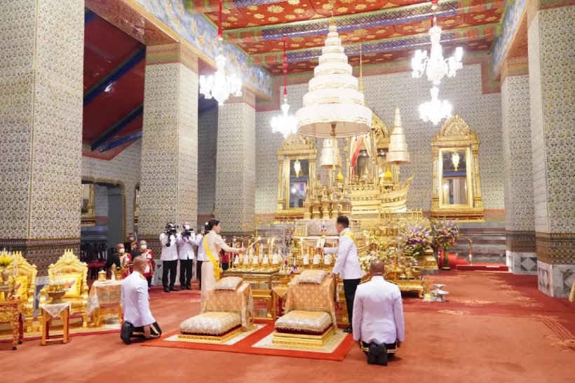 ประมวลภาพ ในหลวง-พระราชินี บำเพ็ญพระราชกุศลพิธีฉัตรมงคล