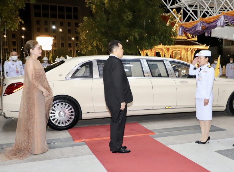  ประมวลภาพ! ในหลวง-พระราชินี ทอดพระเนตรการแสดงบัลเลต์