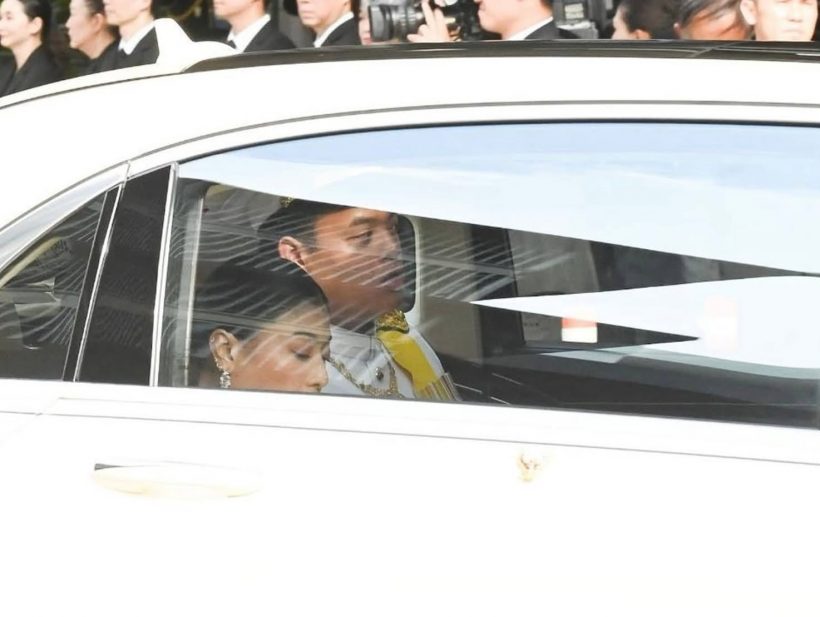 ภาพสะเทือนใจ ในหลวง-พระราชินี ทรงนำขบวนเชิญพระศพ เจ้าฟ้าพัชรกิติยาภาฯ