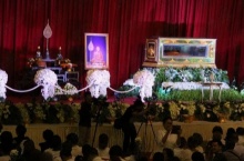 ภาพบรรยากาศประชาชนเรือนหมื่น ร่วมพิธีบำเพ็ญกุศล สวดอภิธรรม หลวงพ่อคูณ วันแรก แน่น ม.ขอนแก่น