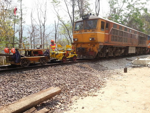 ระทึก! รถไฟขบวน 109 สายกรุงเทพ-เชียงใหม่ ตกรางที่เขตติดต่อแม่ตาลน้อย-ขุนตาล