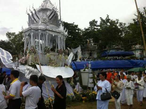 ชาวบ้านโวย เผาอดีตพระนิกรเทียบพระชั้นผู้ใหญ่